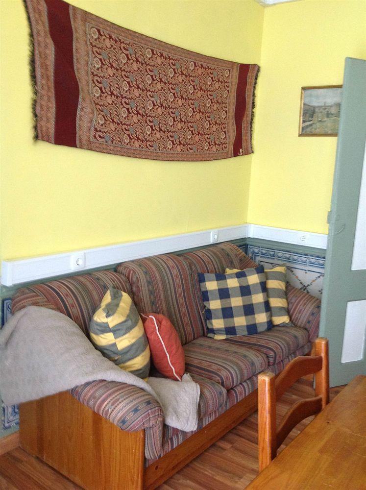 New Aljubarrota Guest House Lisbon Bagian luar foto