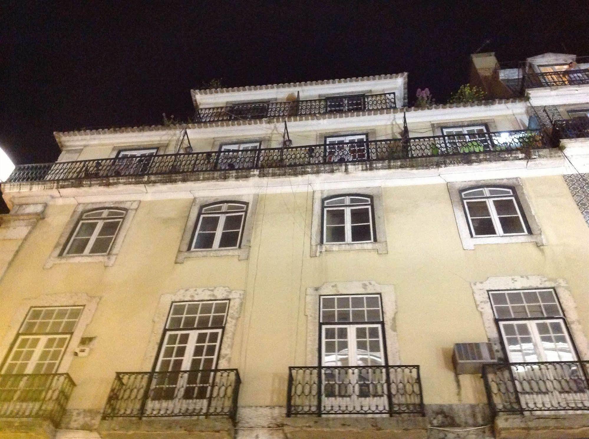 New Aljubarrota Guest House Lisbon Bagian luar foto
