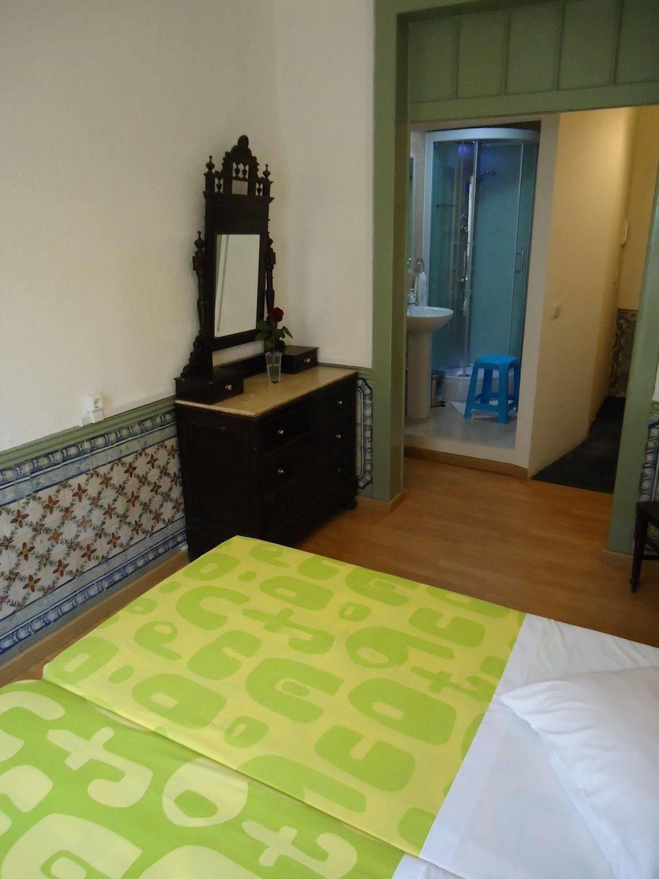 New Aljubarrota Guest House Lisbon Bagian luar foto