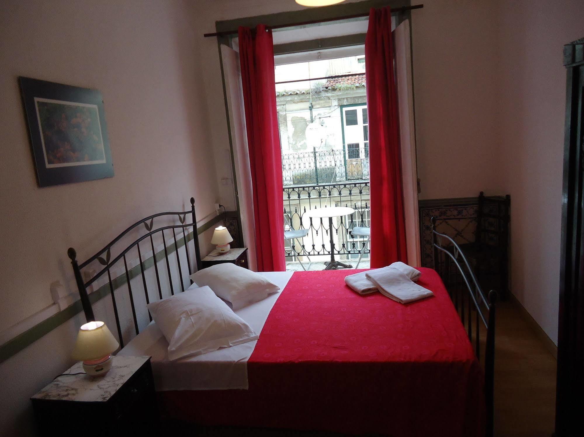 New Aljubarrota Guest House Lisbon Bagian luar foto