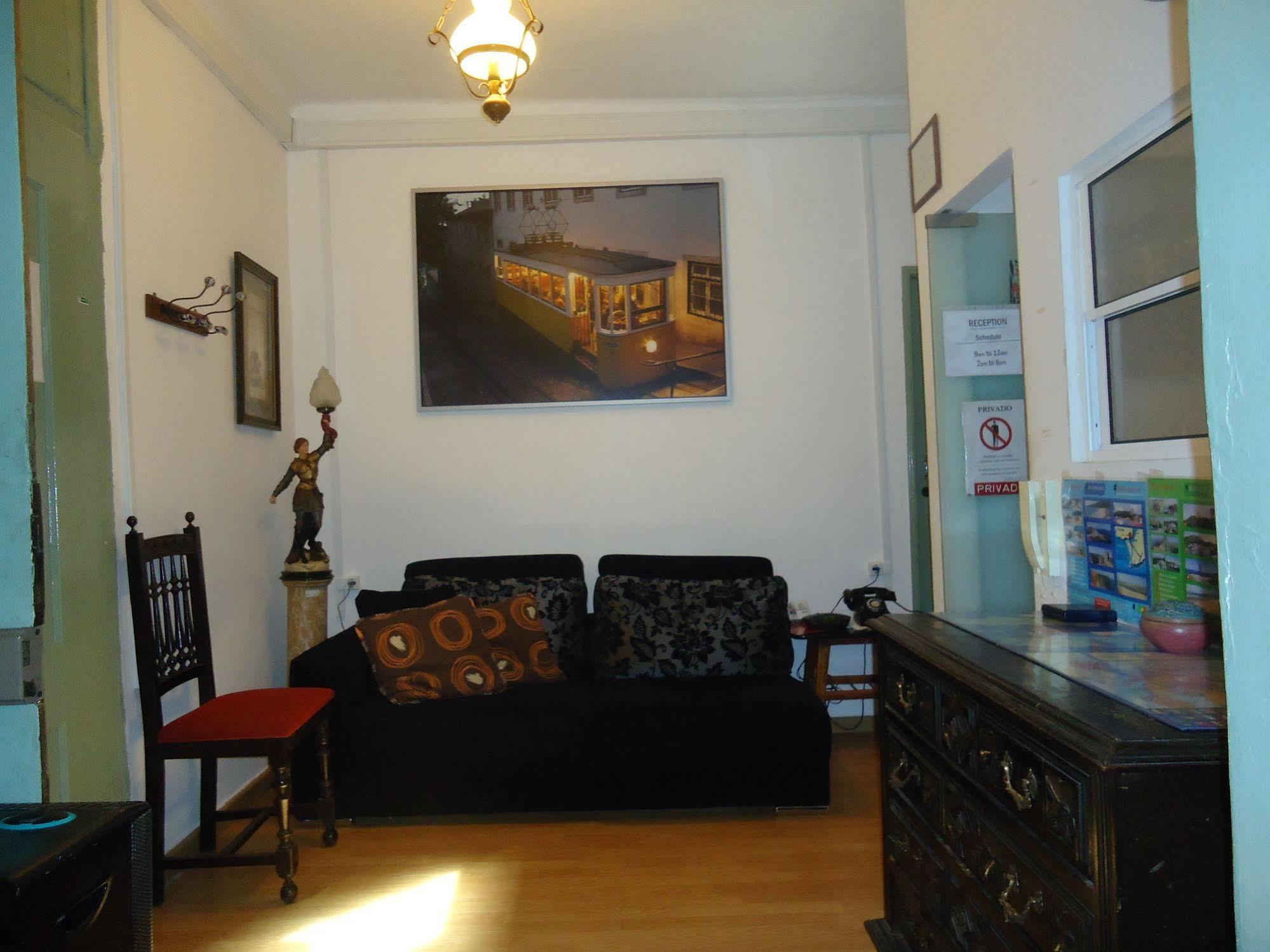 New Aljubarrota Guest House Lisbon Bagian luar foto