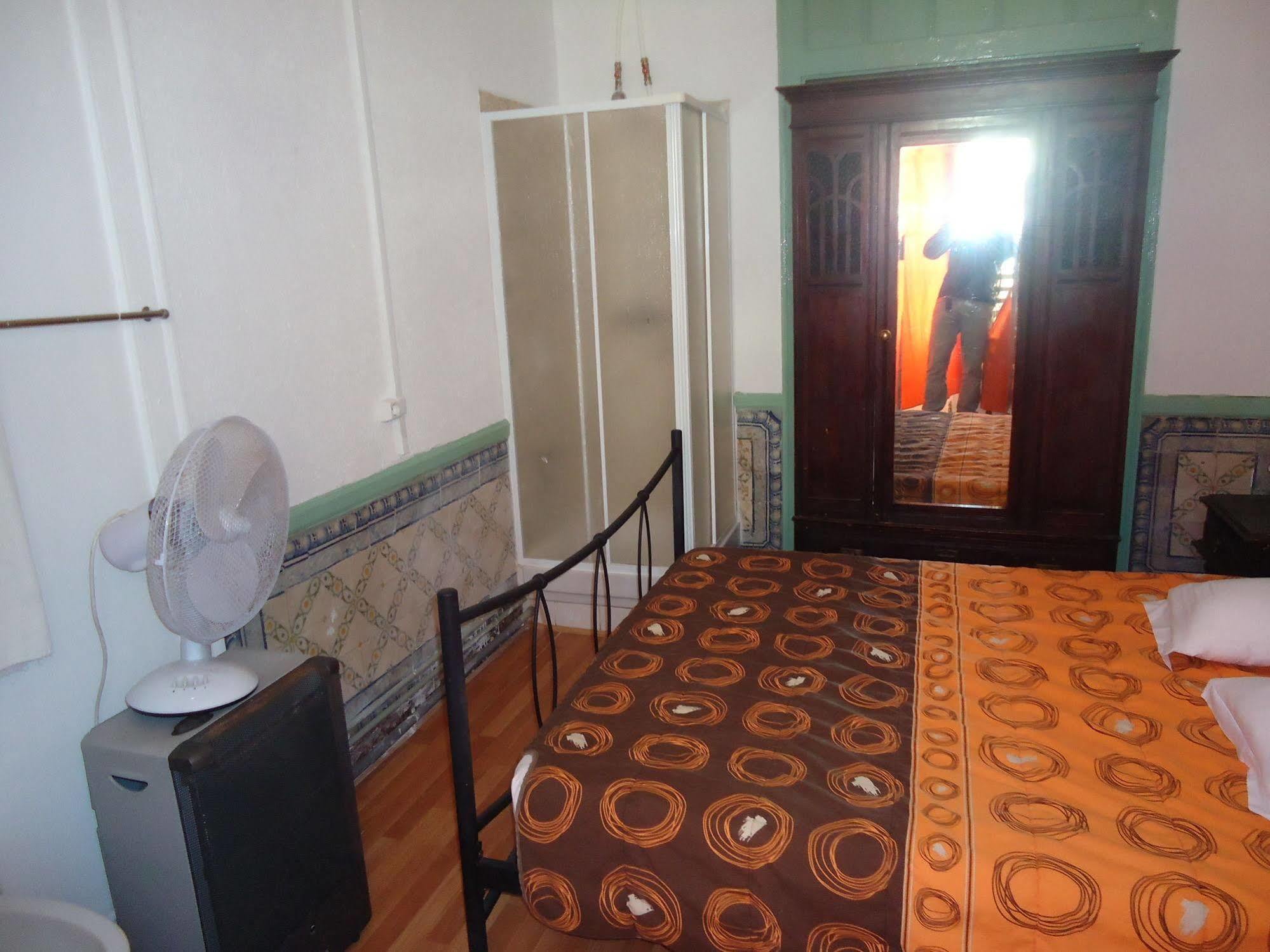 New Aljubarrota Guest House Lisbon Bagian luar foto