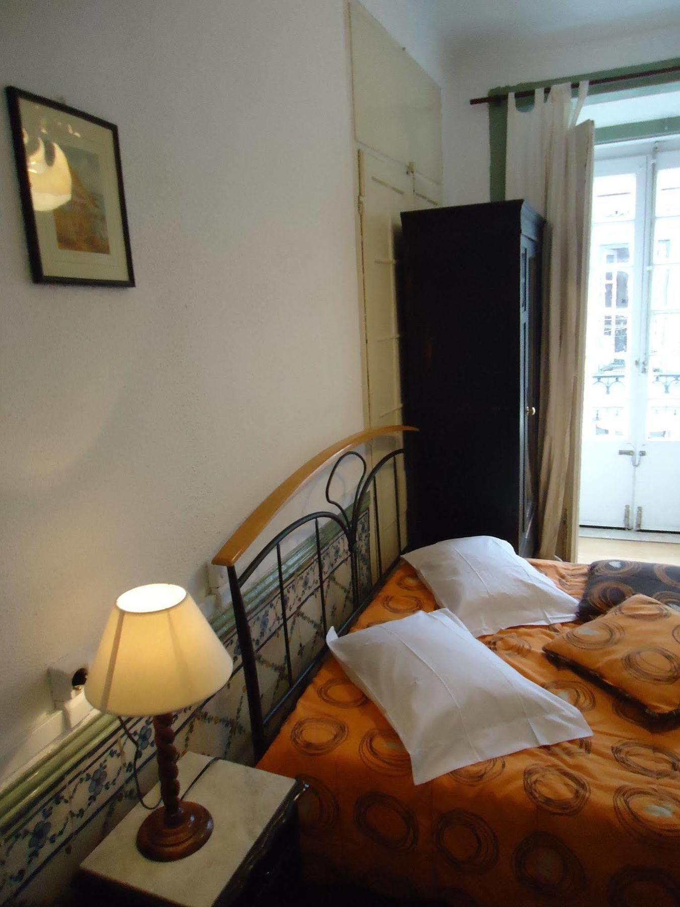 New Aljubarrota Guest House Lisbon Bagian luar foto