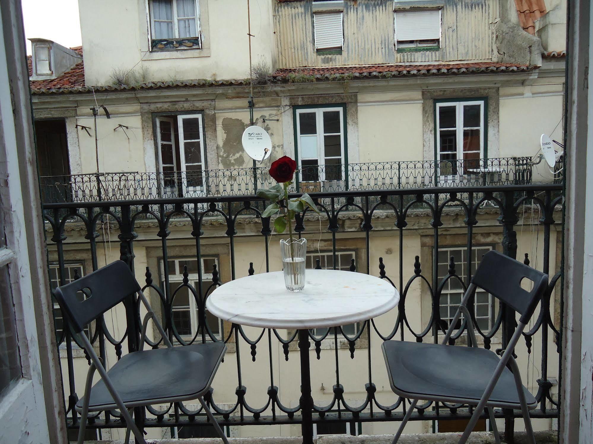 New Aljubarrota Guest House Lisbon Bagian luar foto