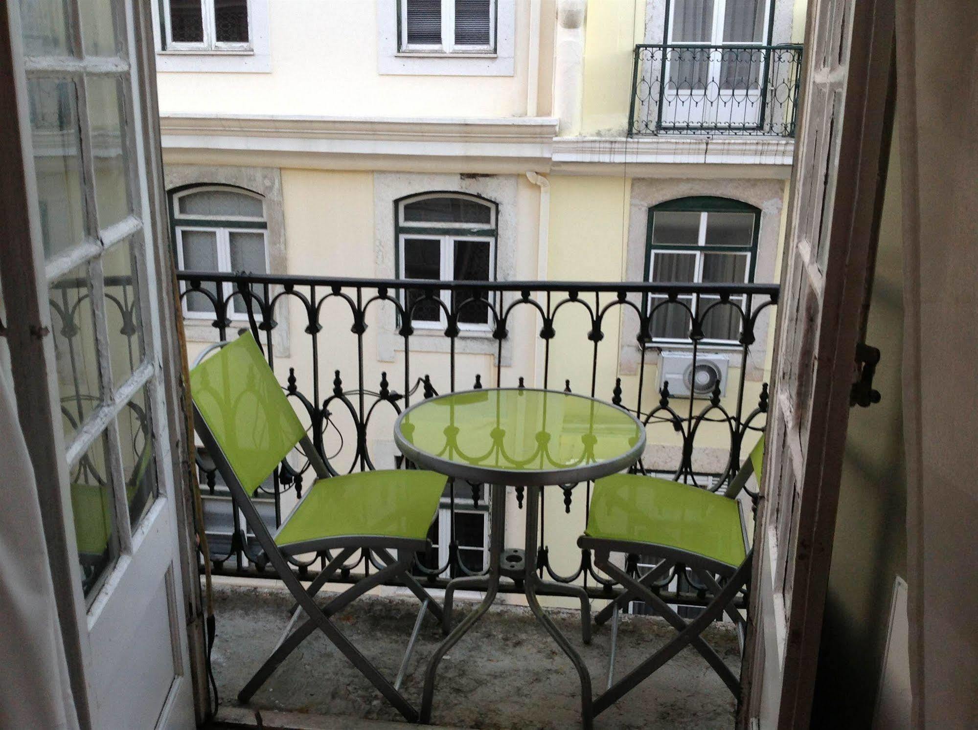 New Aljubarrota Guest House Lisbon Bagian luar foto
